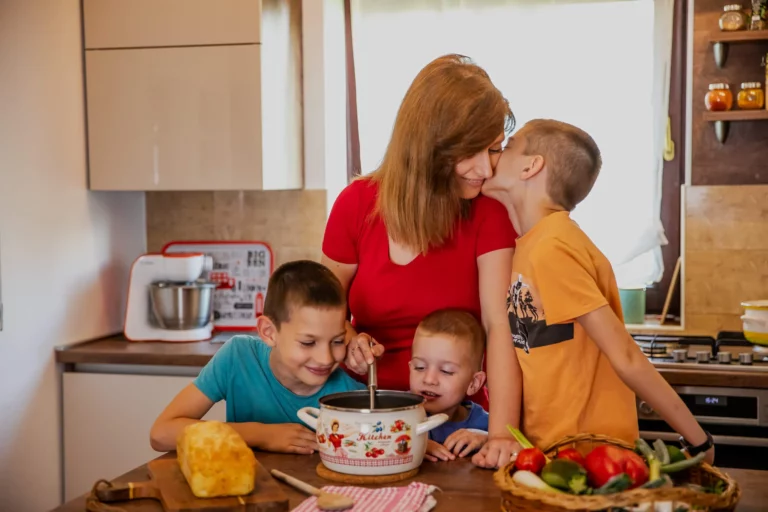 mamin-rucak-kuharica